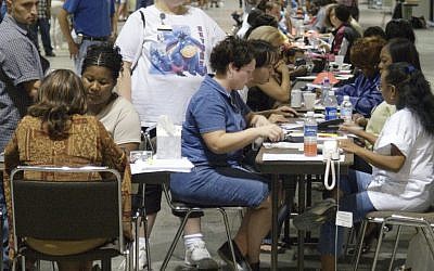 People apply for food stamps in Orlando, Florida, October 2004. (photo credit: CC BY-SA Federal Emergency Management Agency, by Michael Rieger, Wikimedia Commons)