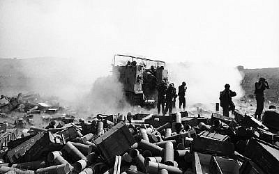 Israeli artillery on the Golan Heights, 1973 (photo credit: CC BY-SA Israel Defense Forces, Wikimedia Commons)