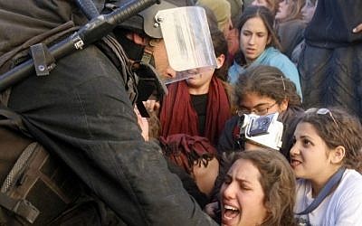 Israeli security forces evict settlers and their supporters from Beit Hameriva in 2008. (photo credit: Miriam Alster/Flash90)