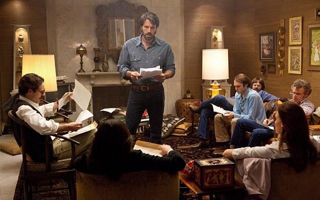 Ben Affleck and the cast of hostages of 'Argo' (Courtesy Warner Bros.)