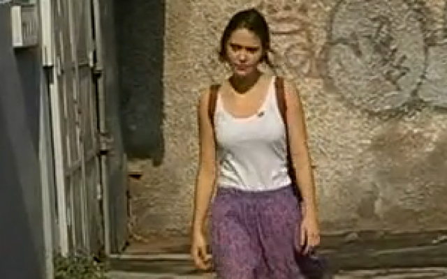 Actress Hadas Yaron on her way to work (Courtesy nana10)