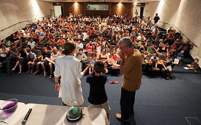 An event at 'Science Night 2011' at the Weizmann Institute (Photo credit: Courtesy)