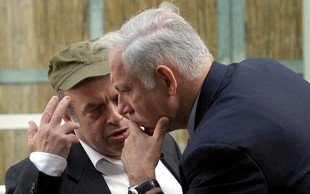 Natan Sharansky and Benjamin Netanyahu in 2006 (photo credit: Alex Kolomoisky/Flash90)