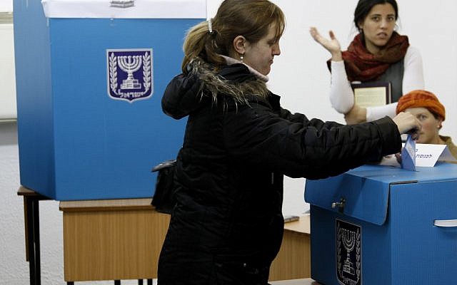 An Israeli women casting her vote at a Jerusalem polling station in  the February 2009 general elections. (photo credit: Daniel Dreifuss/Flash90).