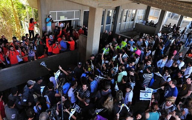 Jewish and Arab students hold countering protests at Haifa University in Nov. 2010 (photo credit: Shay Levy/Flash90) Jewish and Arab students hold countering protests at Haifa University in Nov. 2010 (photo credit: Shay Levy/Flash90)