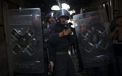 Israeli Border Police in Jerusalem's Old City during clashes with Palestinian stone throwers near the Temple Mount on Friday. (photo credit: Yonatan Sindel/Flash 90)