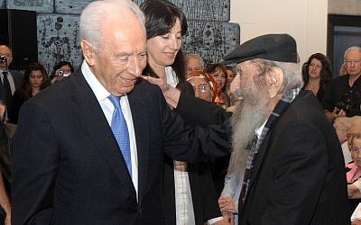 Israel's Number 1 citizen, President Shimon Peres, welcomes the country's oldest citizen, 112-year-old Zechariah Barashi, in Jerusalem, Thursday (photo credit: Mark Neyman/GPO/Flash90)