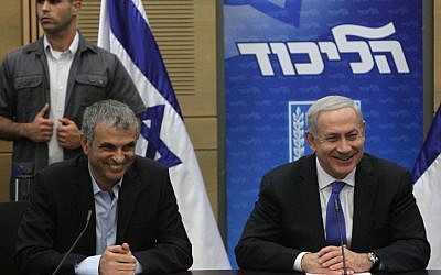 Prime Minister Benjamin Netanyahu (right) and Communications Minister Moshe Kahlon during a Likud committee meeting on Monday. (photo credit: Miriam Alster/Flash90)