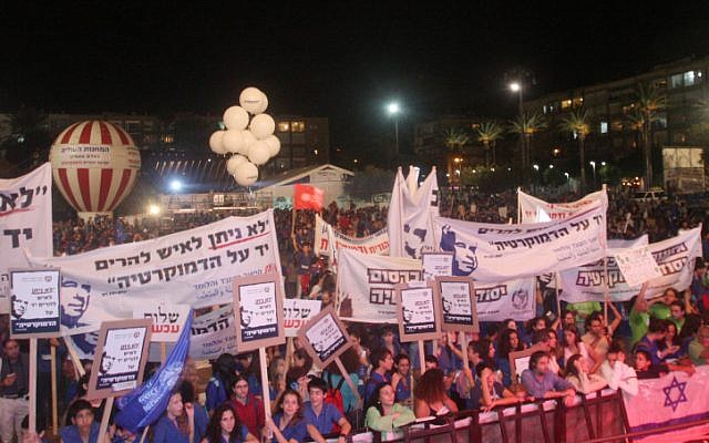 Some 20,000 participated in a rally in memory of slain prime minister Yitzhak Rabin in Tel Aviv on Saturday, Oct. 27 (photo credit: Roni Schutzer/Flash90)