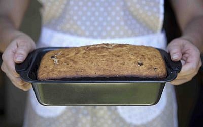A fresh loaf of spelt bread (photo credit: Anatoly Michaelo/Courtesy Korim Publishers)