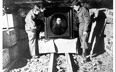 Harry Ettlinger, right, and Dale Ford, US soldiers who served as Monuments Men, are shown in 1945 or 1946 inspecting a Rembrandt in a salt mine where the Nazis stored stolen and hidden art. (Photo credit: National Archives and Records Administration via JTA)