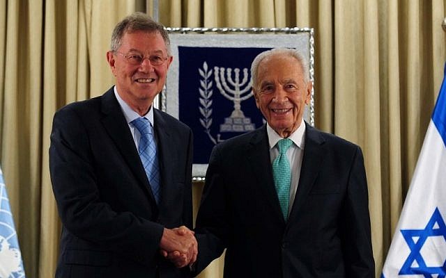 President Peres shakes hands with UN special coordinator Robert Serry (photo credit: Koby Gidon/GPO) President Peres shakes hands with UN special coordinator Robert Serry (photo credit: Koby Gidon/GPO)
