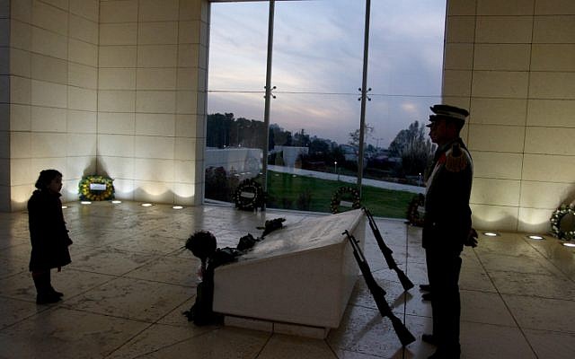 A Palestinian girl standing next to the grave of the late Palestinian leader Yasser Arafat in the West Bank town of Ramallah, as Palestinian security guards stand by, November 2011. (photo credit: Issam Rimawi/ Flash90) A Palestinian girl standing next to the grave of the late Palestinian leader Yasser Arafat in the West Bank town of Ramallah, as Palestinian security guards stand by, November 2011. (photo credit: Issam Rimawi/ Flash90)