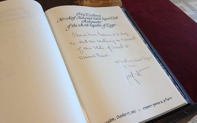 Ambassador Atef's entry in President Peres' guestbook (photo credit: Raphael Ahren/Times of Israel)