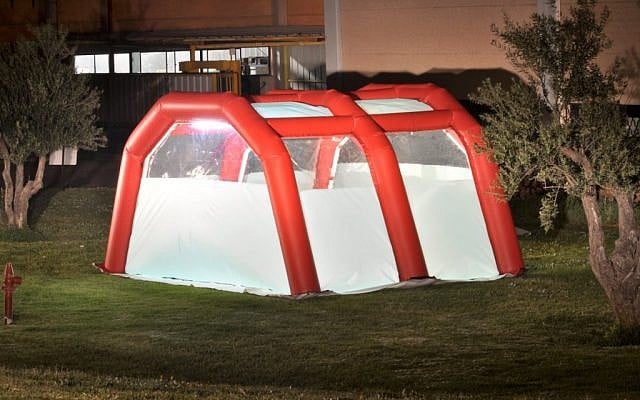 The Medi-T portable operating room weighs 97 kg and can be carried in three bags (Photo credit: Courtesy: SYS Technologies)