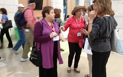 Lipton surrounded by well-wishers (photo credit: Jessica Steinberg/Times of Israel)