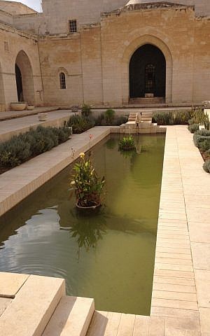 At the museum's reflecting pool (photo credit: Jessica Steinberg/Times of Israel)