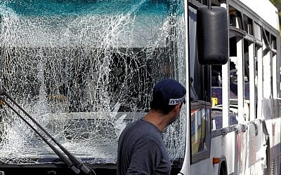 The front of a bus that was targeted in a bombing attack in Tel Aviv, Wednesday, November 21, 2012 (photo credit: Flash90)