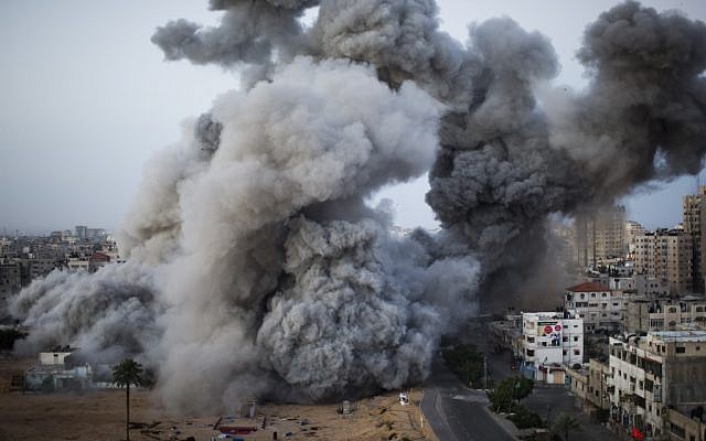 Smoke rises after an Israeli air force strike in Gaza City, Sunday, Nov. 18, 2012. (photo credit: AP/Bernat Armangue) Smoke rises after an Israeli air force strike in Gaza City, Sunday, Nov. 18, 2012. (photo credit: AP/Bernat Armangue)