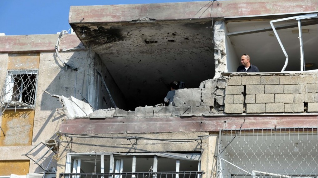 The four-story building that was struck Thursday, killing three Israelis, in Kiryat Malachi (photo credit: David Katz/The Israel Project) The four-story building that was struck Thursday, killing three Israelis, in Kiryat Malachi (photo credit: David Katz/The Israel Project)