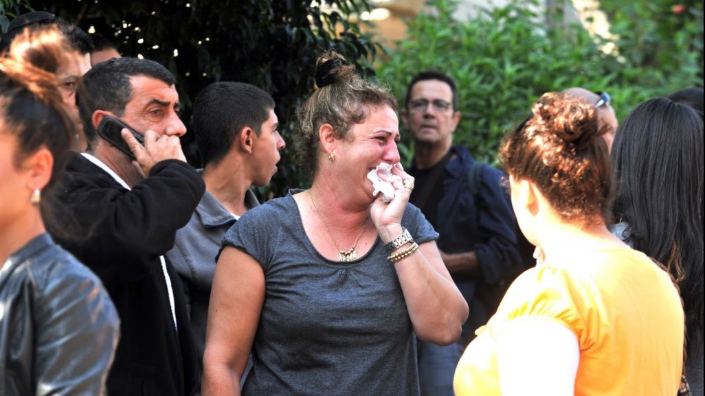 Neighbors mourned the death of the three victims in Kiryat Malachi Thursday (photo credit: David Katz/The Israel Project) Neighbors mourned the death of the three victims in Kiryat Malachi Thursday (photo credit: David Katz/The Israel Project)