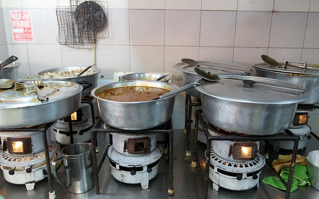 Cooking on kerosene at Azura (photo credit: Nati Shohat/Flash 90)