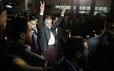 Supporters of the Tunisian Islamist Ennahdha Party shout slogans and wave Palestinian flags during a speech delivered by Ismail Haniyeh, prime minister in the Hamas-ruled Gaza Strip, on January 8, 2012 in Tunis. (Mohammed Al-Ostaz/Flash 90)