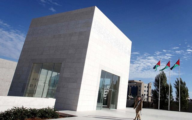 The Ramallah mausoleum where former Palestinian leader Yasser Arafat is buried (photo credit: Issam Rimawi/Flash90)