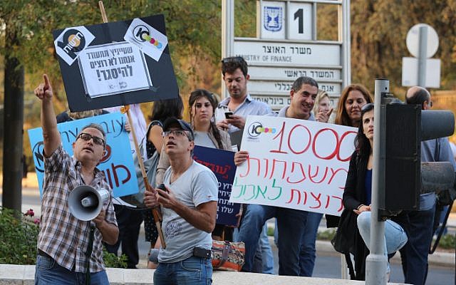 Channel 10 workers protest outside the Finance Ministry in Jerusalem in November, 2012 (photo credit: Oren Nahshon/Flash90)