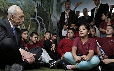 President Shimon Peres visits Israeli children in a shelter in the southern city of Sderot on Wednesday (photo credit: Tsafrir Abayov/Flash90) President Shimon Peres visits Israeli children in a shelter in the southern city of Sderot on Wednesday (photo credit: Tsafrir Abayov/Flash90)