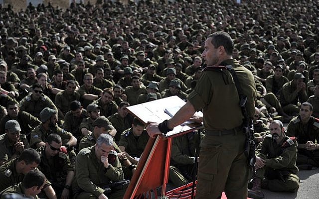Paratroops Brigade Commander Colonel Amir Baram briefs his soldiers on their objectives in Gaza as the IDF prepares for the ground phase of Operation Pillar of Defense on Friday, November 16 (photo credit: IDF Spokesperson's Office/Flash90)