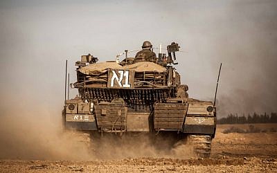 Israeli soldiers preparing their tanks along the Israel-Gaza border on the third day of Operation Pillar of Defense, November 16, 2012. (photo credit: Uri Lenz/ Flash90)