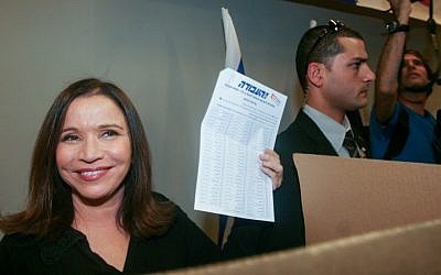 Labor chairwoman Shelly Yachimovich casts her vote in Labor party primaries, November 30, 2012 (photo credit: Roni Schutzer/Flash90)