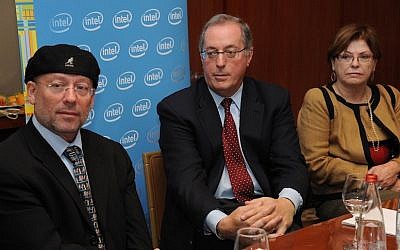 L. to R.: Mooly Eden, President, Intel Israel and Senior VP Intel Corporation; Paul Otellini, President and CEO Intel Corporation; Maxine Fassberg, Vice-President and CEO Intel Israel (Photo credit: Yisrael Hadari)