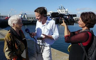 Deutsche Welle Team with Miriam Eibisfeld in Kapstadt (photo courtesy: Deutsche Welle)