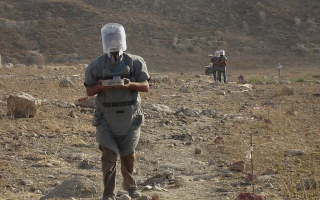 Clearing mines at the Karkemish archaeological site at the Turkey-Syria border in Gaziantep province, Turkey, in 2010 (photo credit: AP Photo/File) Clearing mines at the Karkemish archaeological site at the Turkey-Syria border in Gaziantep province, Turkey, in 2010 (photo credit: AP Photo/File)