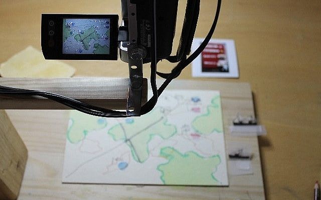 Projector on map (Courtesy Li Lorian)