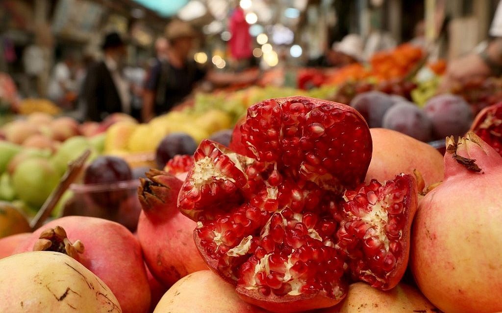 Seasonal fruits and vegetables in Jerusalem's Mahane Yehuda market (Nati Shohat/Flash 90)