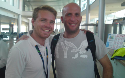 Pini and a fan (Pini Facebook page)