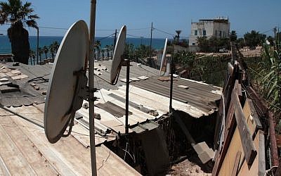 Satellite dishes on rooftop of shacks in Jaffa (Photo credit: Alana Perino/Flash90)