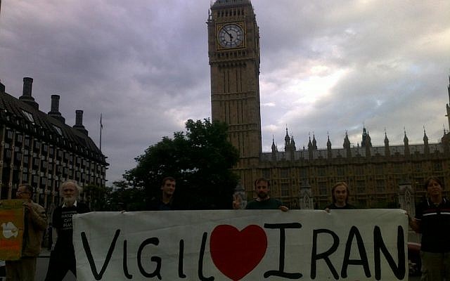Members of the UK-based NGO Peace Strike demonstrating for peace with Iran in London, Sept. 12, 2012. (PeaceStrike.org)