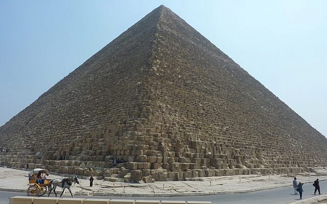 A pyramid at Giza, Egypt, with few tourists, last year. (photo credit: CC BY-SA HannahPethen, Flickr) A pyramid at Giza, Egypt, with few tourists, last year. (photo credit: CC BY-SA HannahPethen, Flickr)