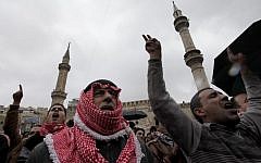 File: Jordanian protesters chant anti-government slogans and demand from King Abdullah II swift political reforms and to end corruption in the kingdom, in Amman, Jordan, Dec. 21, 2012. (AP Photo/Mohammad Hannon)
