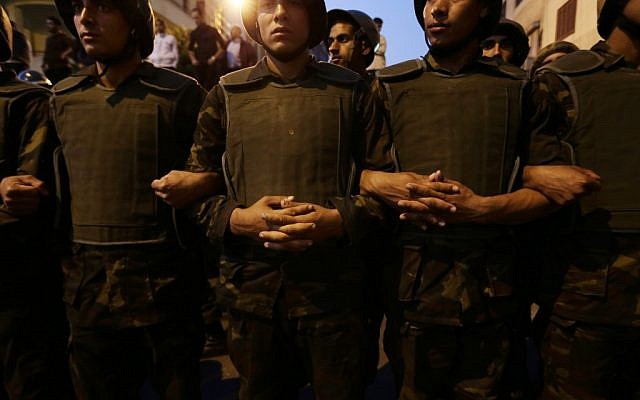 Egyptian soldiers stand guard near the presidential palace in Cairo, Egypt, Sunday, December 9, 2012. (photo credit: AP/Hassan Ammar) Egyptian soldiers stand guard near the presidential palace in Cairo, Egypt, Sunday, December 9, 2012. (photo credit: AP/Hassan Ammar)