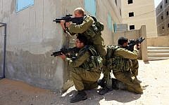Illustrative photo of IDF soldiers training (Tsafrir Abayov/Flash90)
