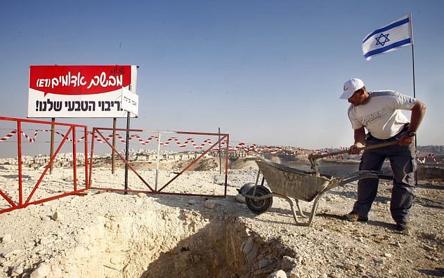 A dedication ceremony for a settlement in the E1 bloc in 2009. (photo credit: Uri Lenz/Flash90)