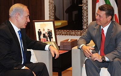 Benjamin Netanyahu, left, meeting with Jordan's King Abdullah II in 2010. (photo credit: Avi Ohayon/GPO/Flash90)