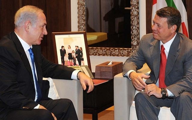 Benjamin Netanyahu, left, meeting with Jordan's King Abdullah II in 2010. (photo credit: Avi Ohayon/GPO/Flash90)