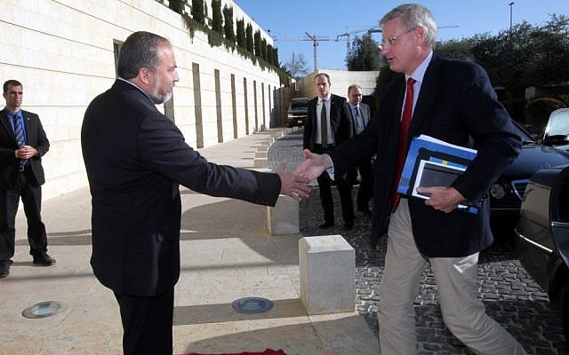 Swedish Foreign Minister Carl Bildt, right, being greeted by his Israeli counterpart Avigdor Liberman in Jerusalem in 2012. (photo credit: Yossi Zamir/Flash90) Swedish Foreign Minister Carl Bildt, right, being greeted by his Israeli counterpart Avigdor Liberman in Jerusalem in 2012. (photo credit: Yossi Zamir/Flash90)