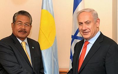 Benjamin Netanyahu, shakes hands with Palau's president Johnson Toribiong . Nov 24 2011. (photo credit: Avi Ohayon/GPO/Flash90)